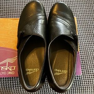 Black leather Dansko size 40